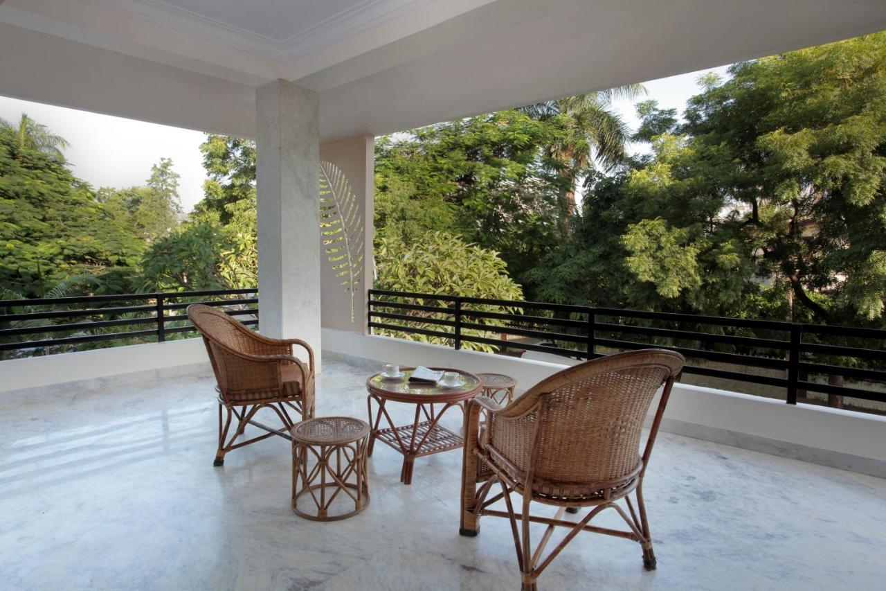 Mimosa Udaipur Bed & Breakfast ภายนอก รูปภาพ