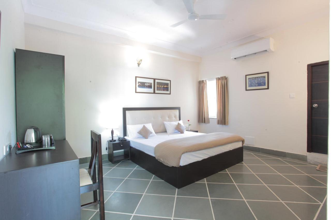 Mimosa Udaipur Bed & Breakfast ภายนอก รูปภาพ