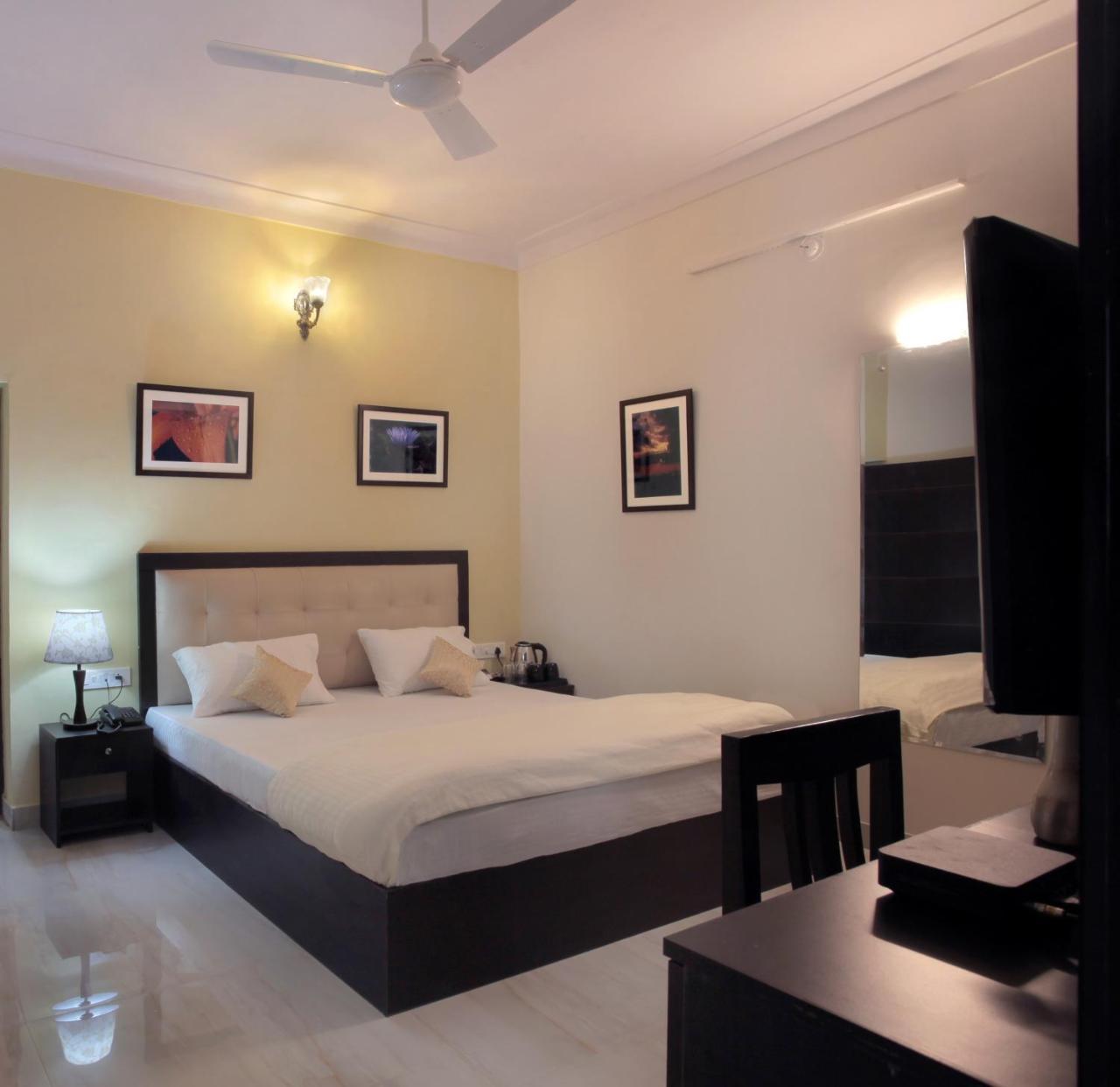 Mimosa Udaipur Bed & Breakfast ภายนอก รูปภาพ
