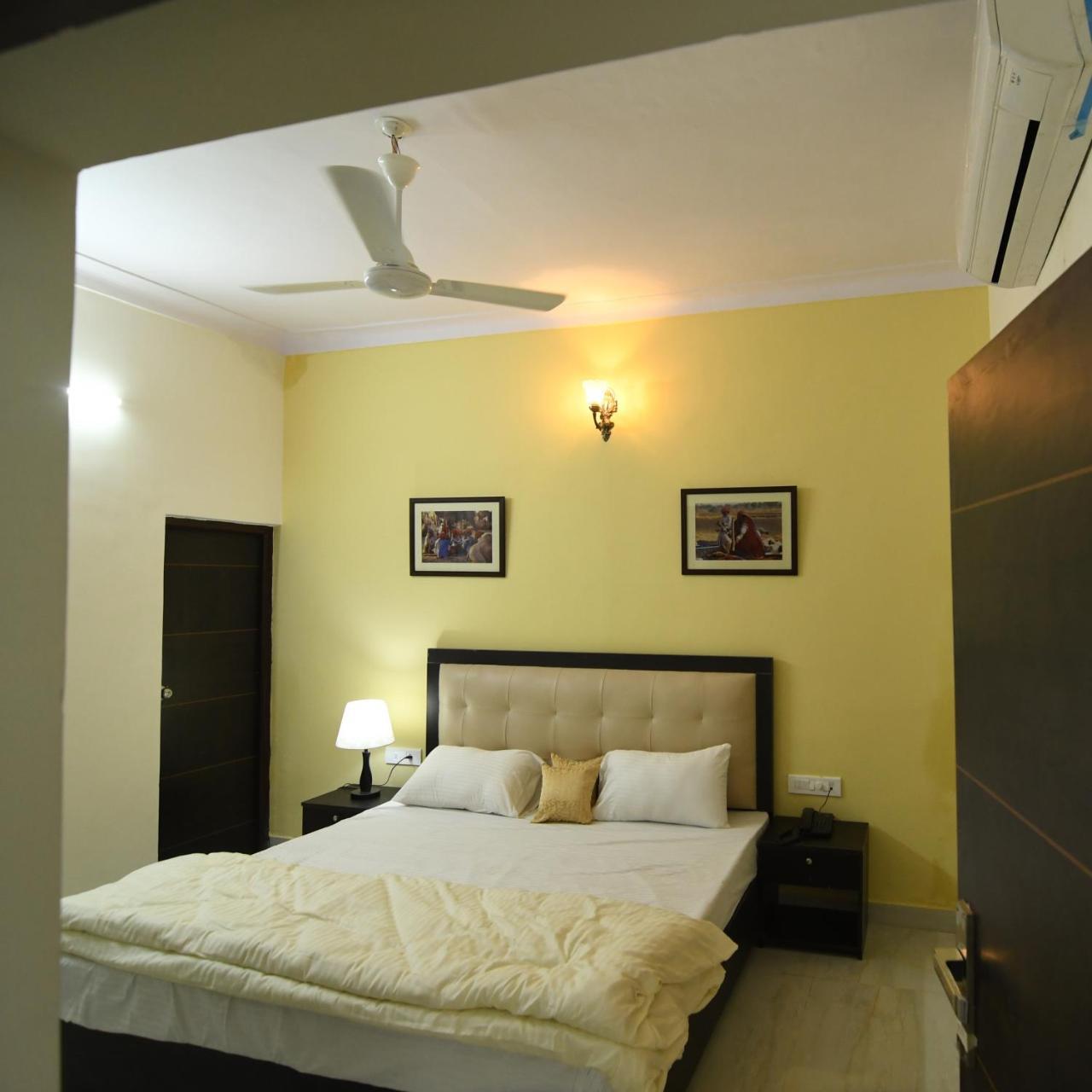 Mimosa Udaipur Bed & Breakfast ภายนอก รูปภาพ