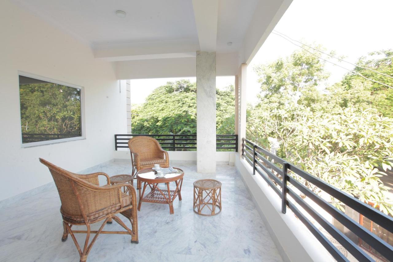 Mimosa Udaipur Bed & Breakfast ภายนอก รูปภาพ