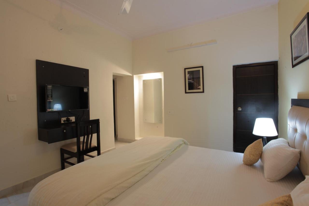 Mimosa Udaipur Bed & Breakfast ภายนอก รูปภาพ